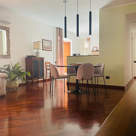 Re Gallo Luxury Apartment Plebiscito In Via Chiaia เนเปิลส์ ภายนอก รูปภาพ