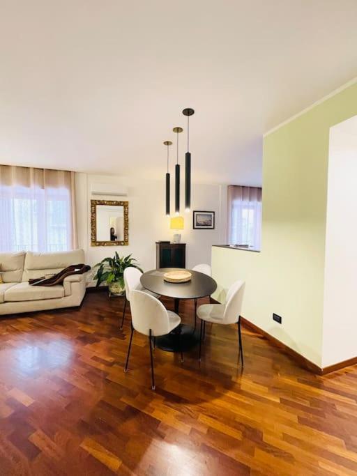Re Gallo Luxury Apartment Plebiscito In Via Chiaia เนเปิลส์ ภายนอก รูปภาพ