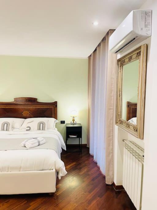 Re Gallo Luxury Apartment Plebiscito In Via Chiaia เนเปิลส์ ภายนอก รูปภาพ