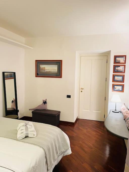 Re Gallo Luxury Apartment Plebiscito In Via Chiaia เนเปิลส์ ภายนอก รูปภาพ
