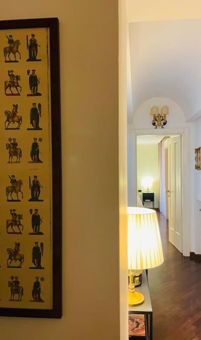 Re Gallo Luxury Apartment Plebiscito In Via Chiaia เนเปิลส์ ภายนอก รูปภาพ