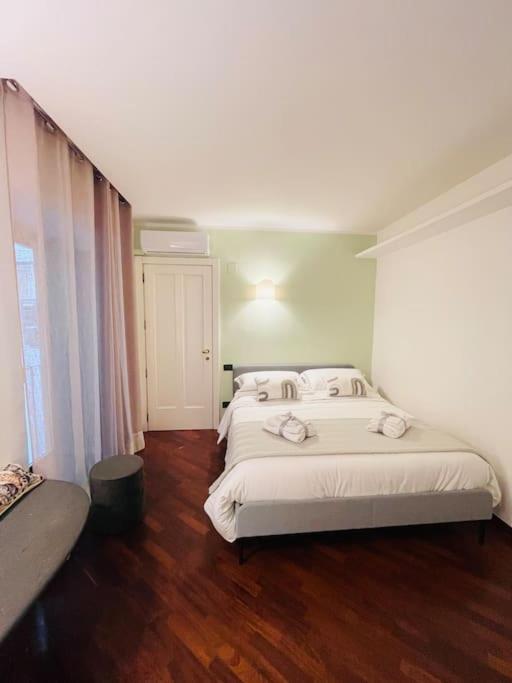 Re Gallo Luxury Apartment Plebiscito In Via Chiaia เนเปิลส์ ภายนอก รูปภาพ