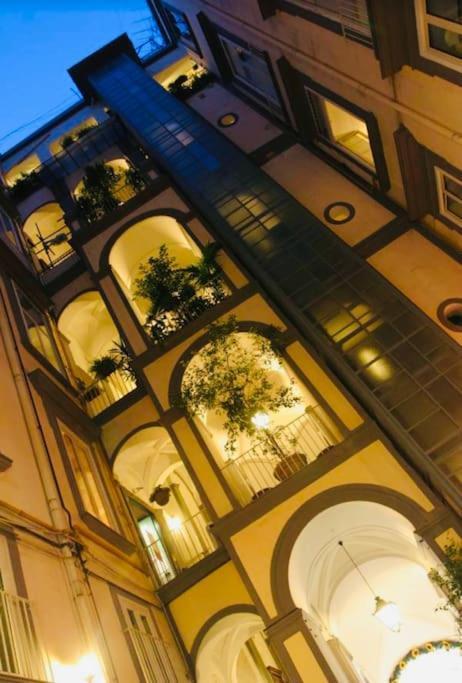 Re Gallo Luxury Apartment Plebiscito In Via Chiaia เนเปิลส์ ภายนอก รูปภาพ