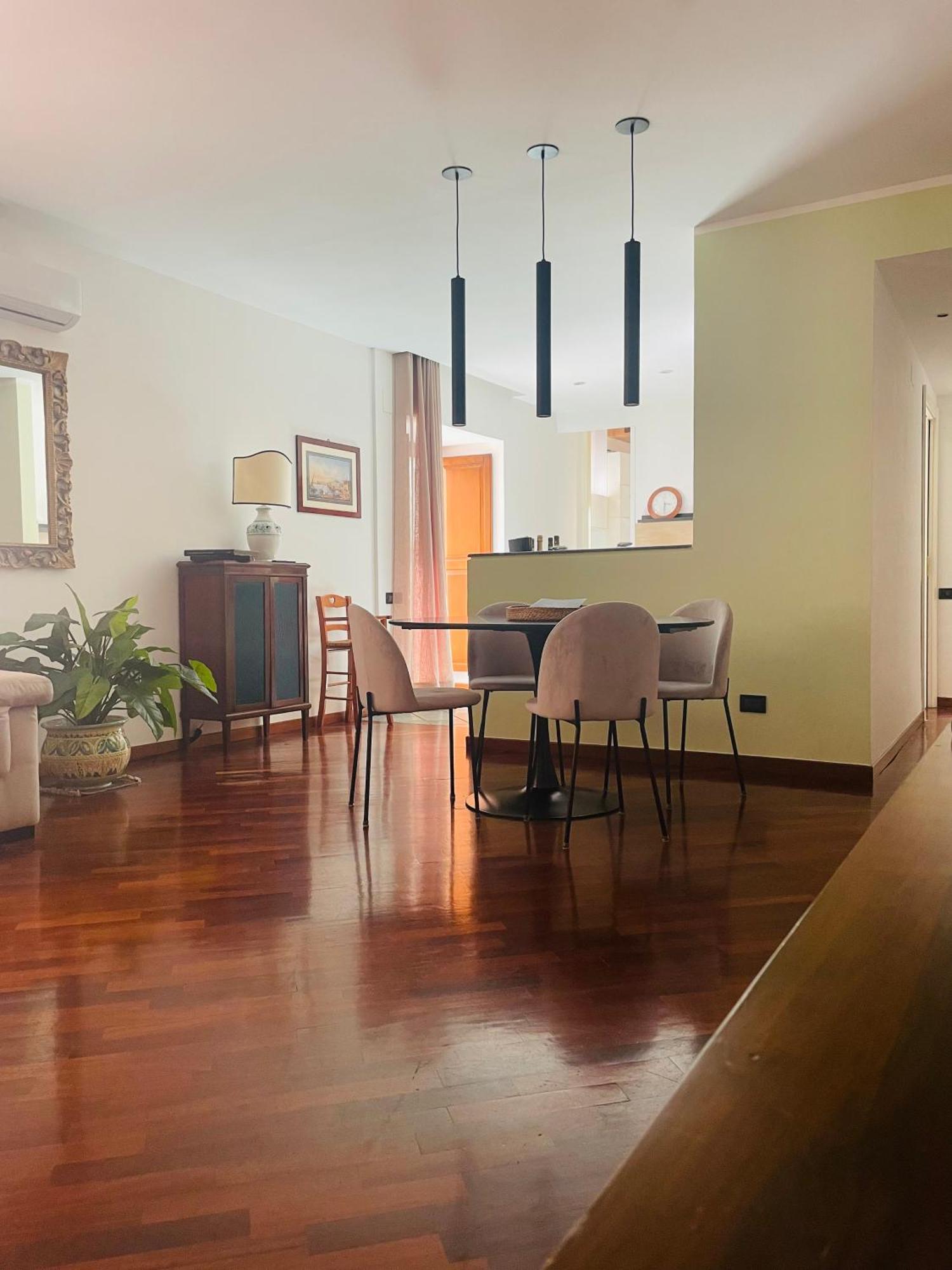 Re Gallo Luxury Apartment Plebiscito In Via Chiaia เนเปิลส์ ภายนอก รูปภาพ